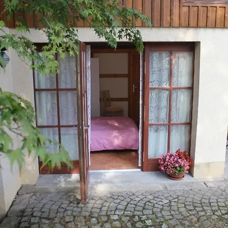 Gemuetliches Doppelzimmer In Mit Garten Und Terrasse דירה פירנה
